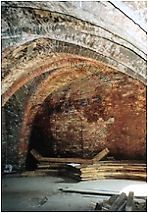 Gewlbeuntersicht vor der Sanierung