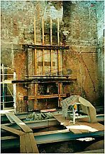 Historischer Kamin vor der Sanierung